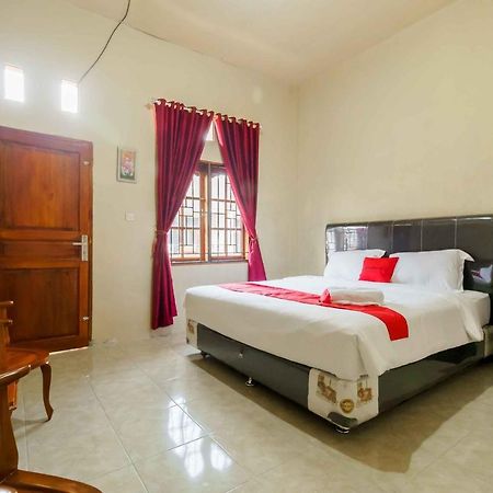 Hotel Reddoorz Near Bukit Kubu Berastagi Extérieur photo