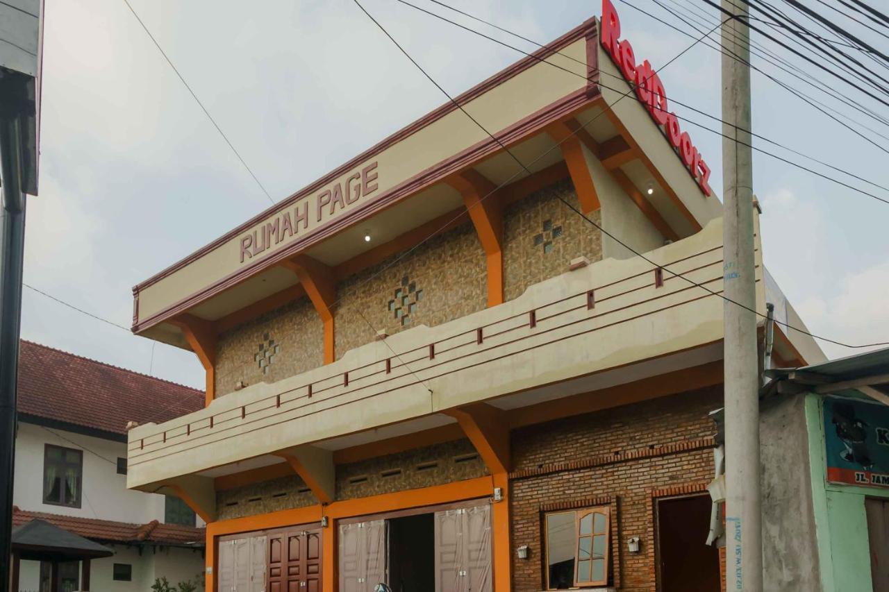 Hotel Reddoorz Near Bukit Kubu Berastagi Extérieur photo