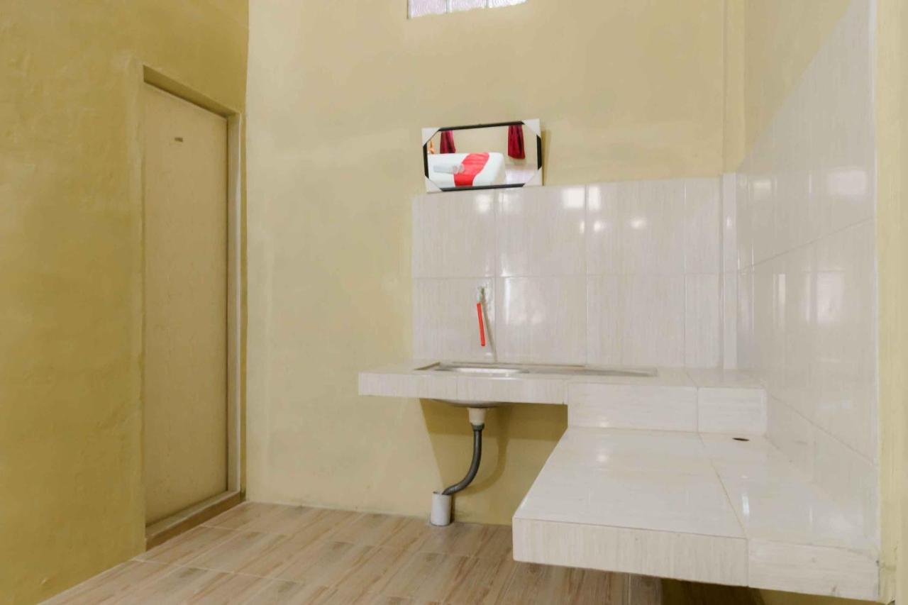 Hotel Reddoorz Near Bukit Kubu Berastagi Extérieur photo